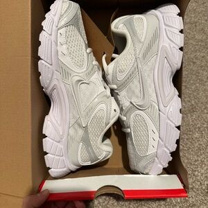 Nike V5 RNR Sneakers